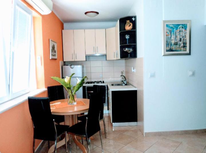 Apartments Karoma Mlini Exterior photo